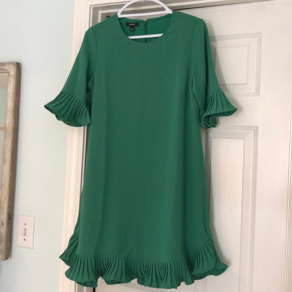 Green Shift Dress 💚